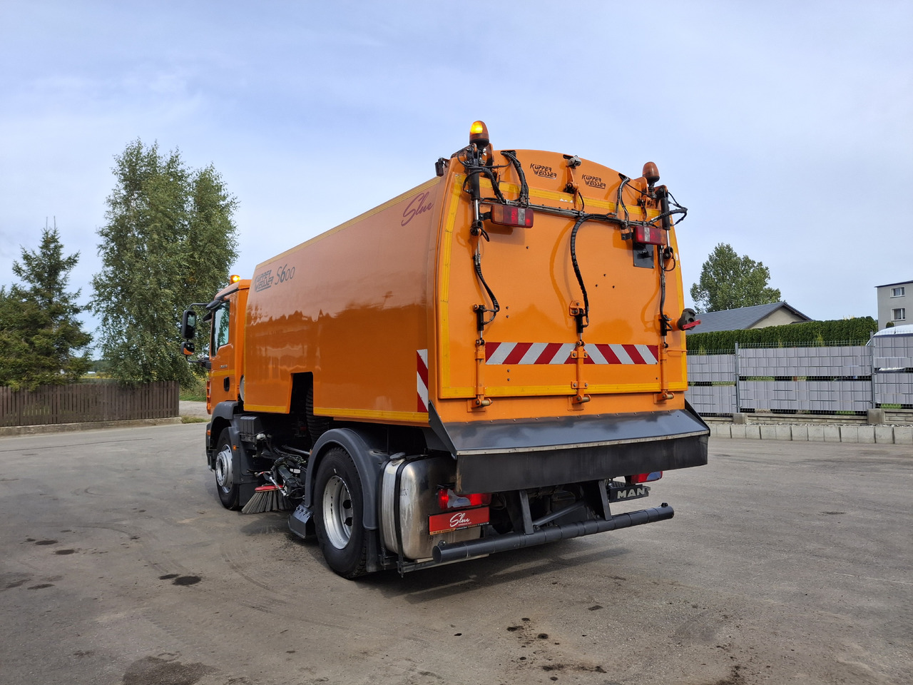 MAN TGM 18.250 Zamiatarka Kupper Weisser BROCK 2 Motoren Szczotki L/R PM10 Odchwaszczarka - Măturătoare stradală: Foto 4 MAN TGM 18.250 Zamiatarka Kupper Weisser BROCK 2 Motoren Szczotki L/R PM10 Odchwaszczarka - Măturătoare stradală: Foto 4