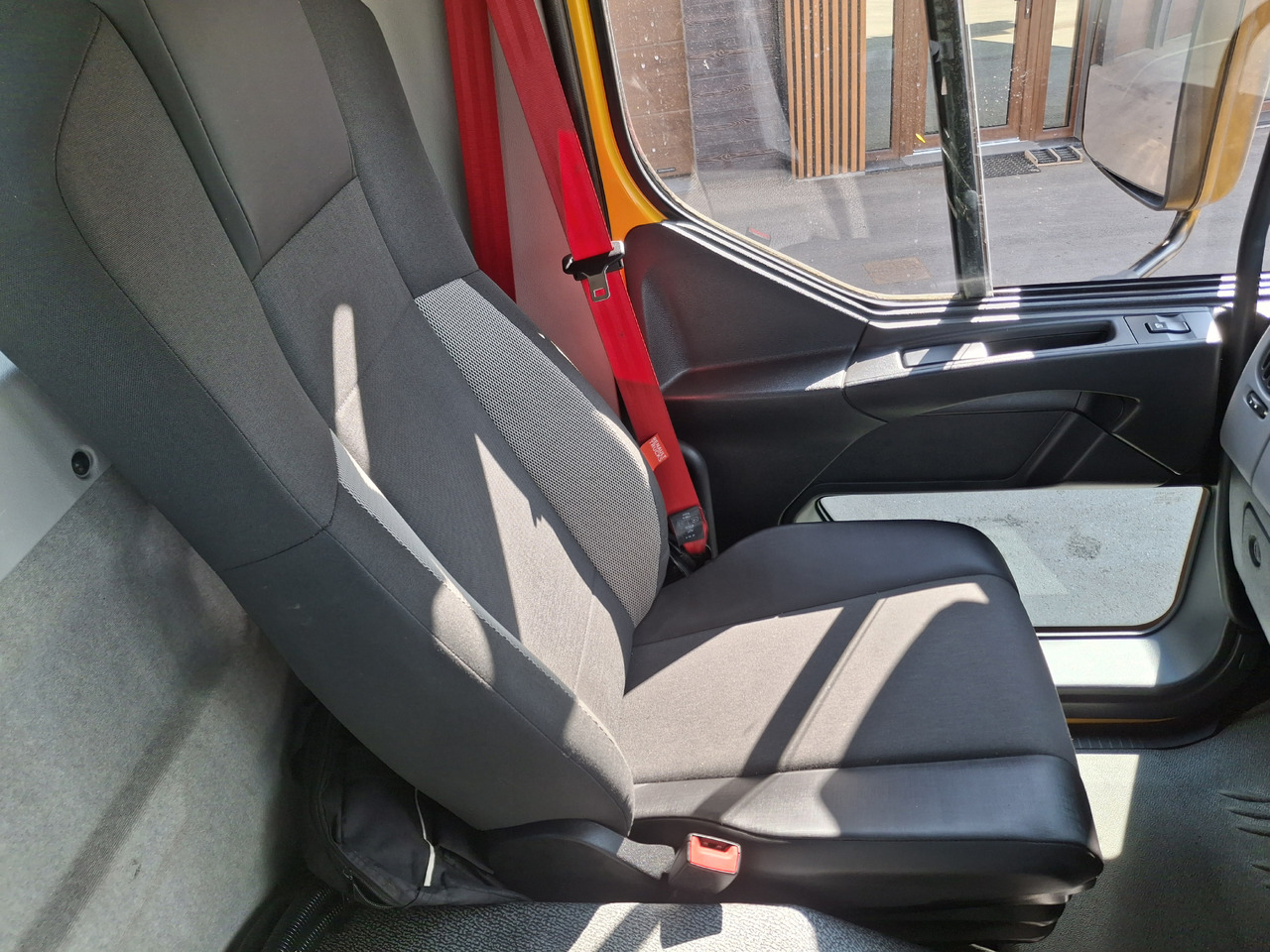 Măturătoare stradală RENAULT C280 Kehrmaschine Zamiatarka SEMAT Zoeller FAUN Karcher L/R 2 Motoren 2018r 740 Mth Euro 6: Foto 44 Măturătoare stradală RENAULT C280 Kehrmaschine Zamiatarka SEMAT Zoeller FAUN Karcher L/R 2 Motoren 2018r 740 Mth Euro 6: Foto 44