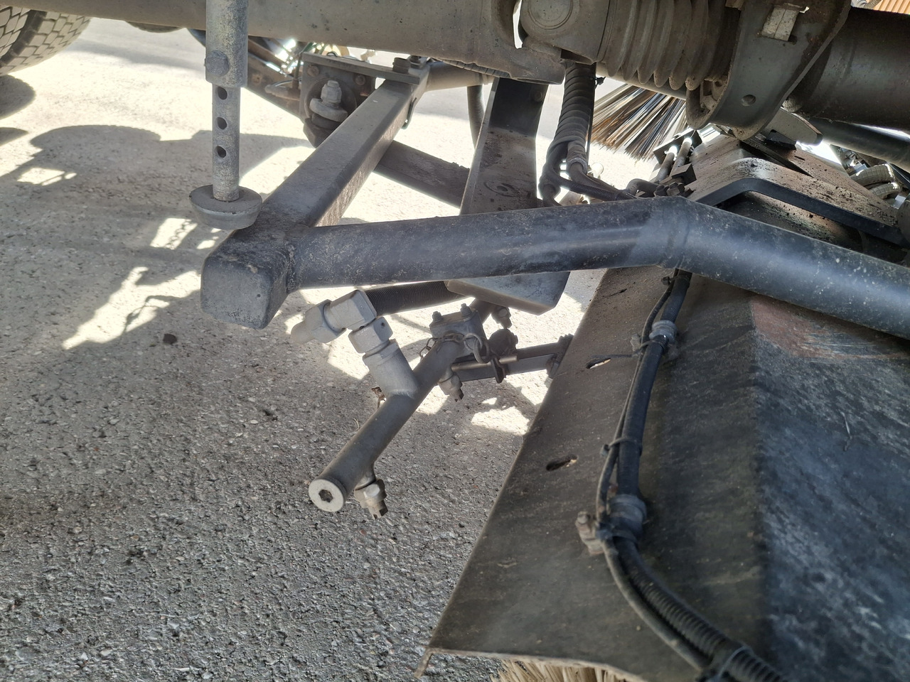 Măturătoare stradală RENAULT C280 Kehrmaschine Zamiatarka SEMAT Zoeller FAUN Karcher L/R 2 Motoren 2018r 740 Mth Euro 6: Foto 8 Măturătoare stradală RENAULT C280 Kehrmaschine Zamiatarka SEMAT Zoeller FAUN Karcher L/R 2 Motoren 2018r 740 Mth Euro 6: Foto 8