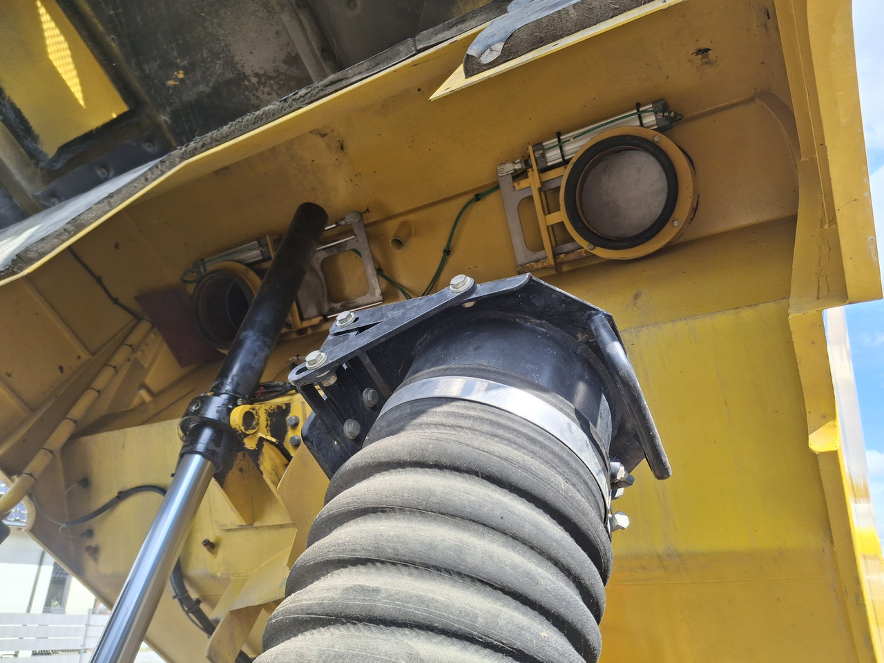 Măturătoare stradală RENAULT C280 Kehrmaschine Zamiatarka SEMAT Zoeller FAUN Karcher L/R 2 Motoren 2018r 740 Mth Euro 6: Foto 27 Măturătoare stradală RENAULT C280 Kehrmaschine Zamiatarka SEMAT Zoeller FAUN Karcher L/R 2 Motoren 2018r 740 Mth Euro 6: Foto 27