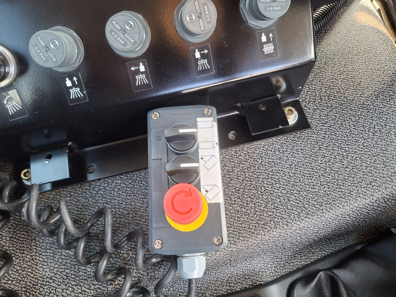 Măturătoare stradală RENAULT C280 Kehrmaschine Zamiatarka SEMAT Zoeller FAUN Karcher L/R 2 Motoren 2018r 740 Mth Euro 6: Foto 45 Măturătoare stradală RENAULT C280 Kehrmaschine Zamiatarka SEMAT Zoeller FAUN Karcher L/R 2 Motoren 2018r 740 Mth Euro 6: Foto 45