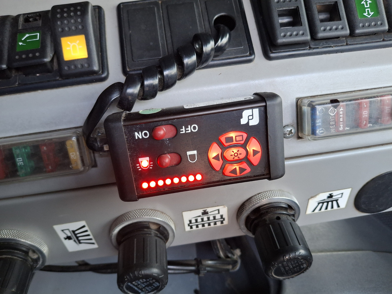 SCANIA 94G Zamiatarka Kehrmaschine BUCHER L/R Frontbürste 2 Motoren Odchwaszczarka Przednia Szczotka în leasing SCANIA 94G Zamiatarka Kehrmaschine BUCHER L/R Frontbürste 2 Motoren Odchwaszczarka Przednia Szczotka: Foto 24