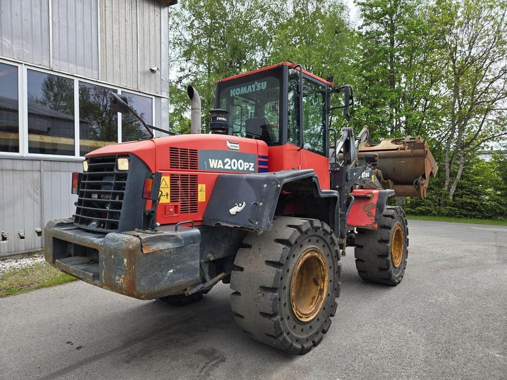 Komatsu WA200PZ-6 - Încărcător frontal pe pneuri: Foto 3 Komatsu WA200PZ-6 - Încărcător frontal pe pneuri: Foto 3