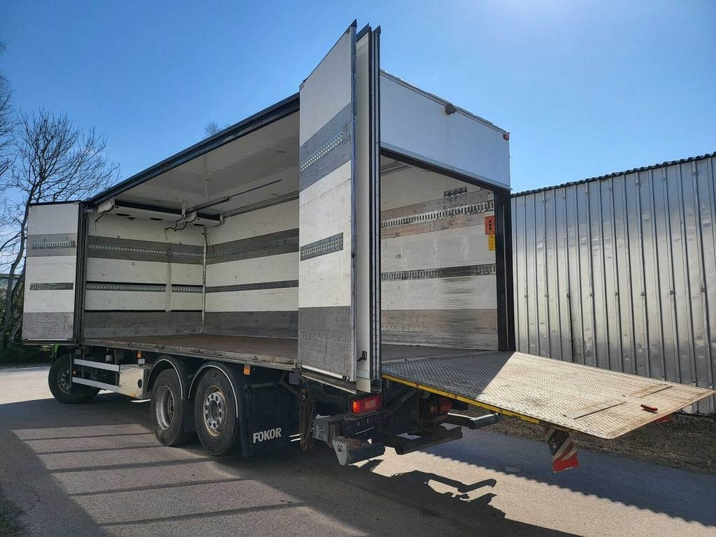 Volvo FM410 6X2 CARRIER SIDEOPENING - Camion frigider: Foto 3 Volvo FM410 6X2 CARRIER SIDEOPENING - Camion frigider: Foto 3