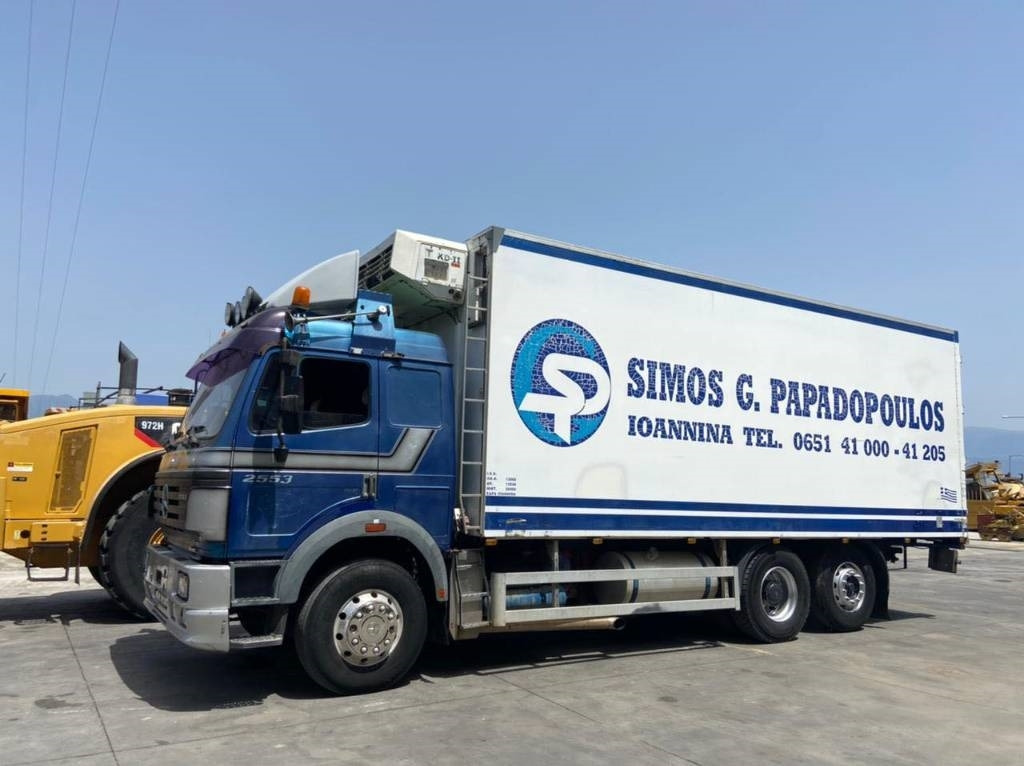 Mercedes-Benz 2553L - Camion frigider: Foto 4 Mercedes-Benz 2553L - Camion frigider: Foto 4