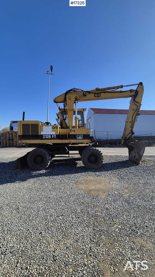 CATERPILLAR 212B FT wheeled excavator (1995) - Excavator pe roţi: Foto 5 CATERPILLAR 212B FT wheeled excavator (1995) - Excavator pe roţi: Foto 5