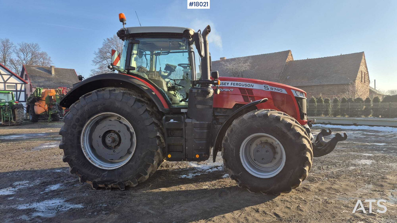 Massey Ferguson 8740S agricultural tractor (2019) - Tractor agricol: Foto 4 Massey Ferguson 8740S agricultural tractor (2019) - Tractor agricol: Foto 4