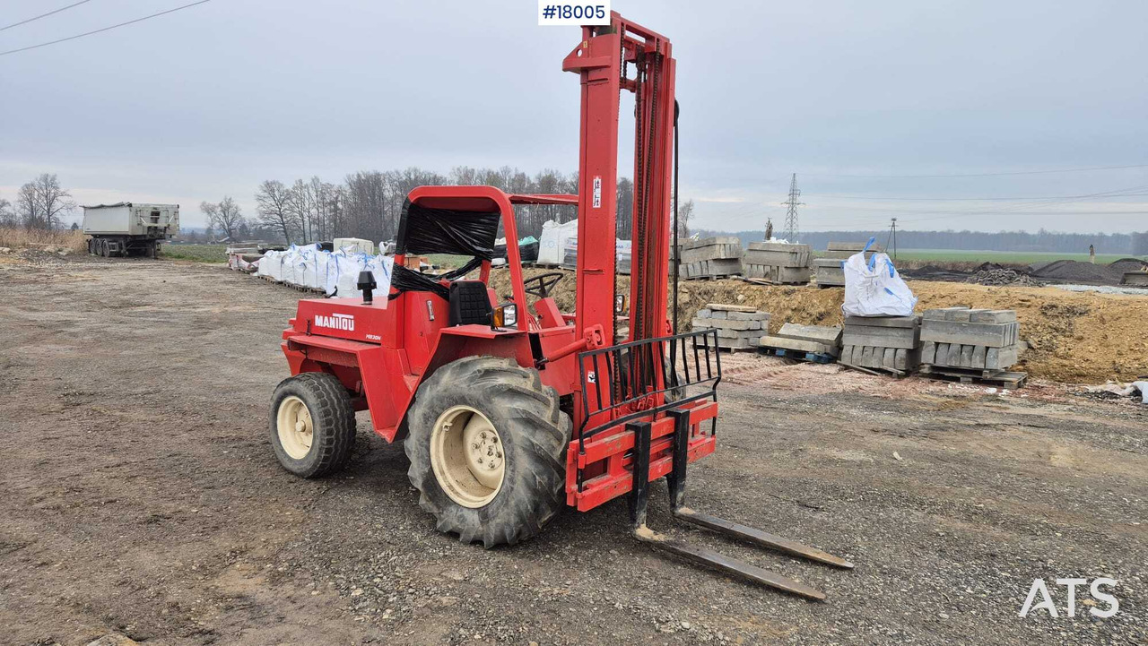 Rough terrain forklift MANITOU MB 30N (1993) - Stivuitor de teren dificil: Foto 1 Rough terrain forklift MANITOU MB 30N (1993) - Stivuitor de teren dificil: Foto 1