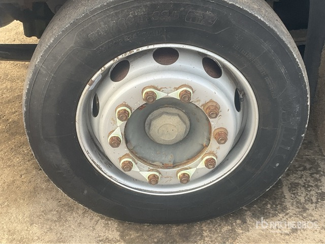 2002 Volvo FM42X6A456 4x2 Sleeper Flatbed Truck - Camion platformă: Foto 5 2002 Volvo FM42X6A456 4x2 Sleeper Flatbed Truck - Camion platformă: Foto 5