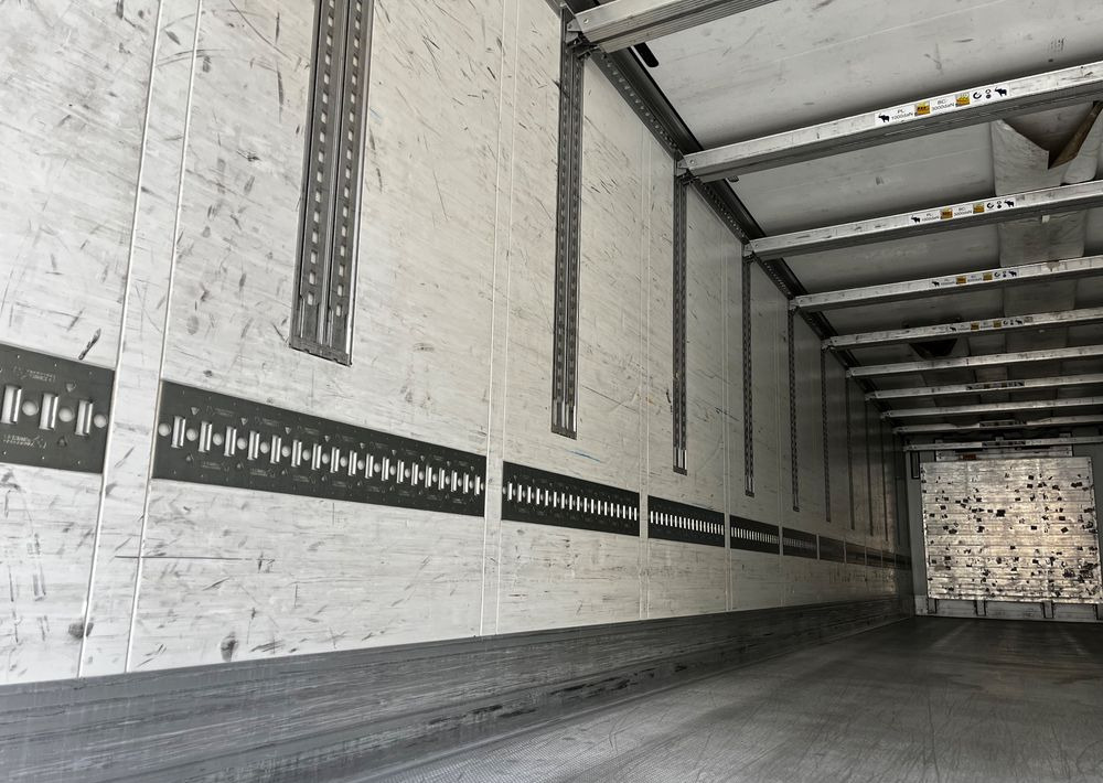 Semiremorcă frigider Schmitz Cargobull Chłodnia // Doppelstock // Oś podnoszona // Kosz Paletowy // Idealna!!!: Foto 13 Semiremorcă frigider Schmitz Cargobull Chłodnia // Doppelstock // Oś podnoszona // Kosz Paletowy // Idealna!!!: Foto 13