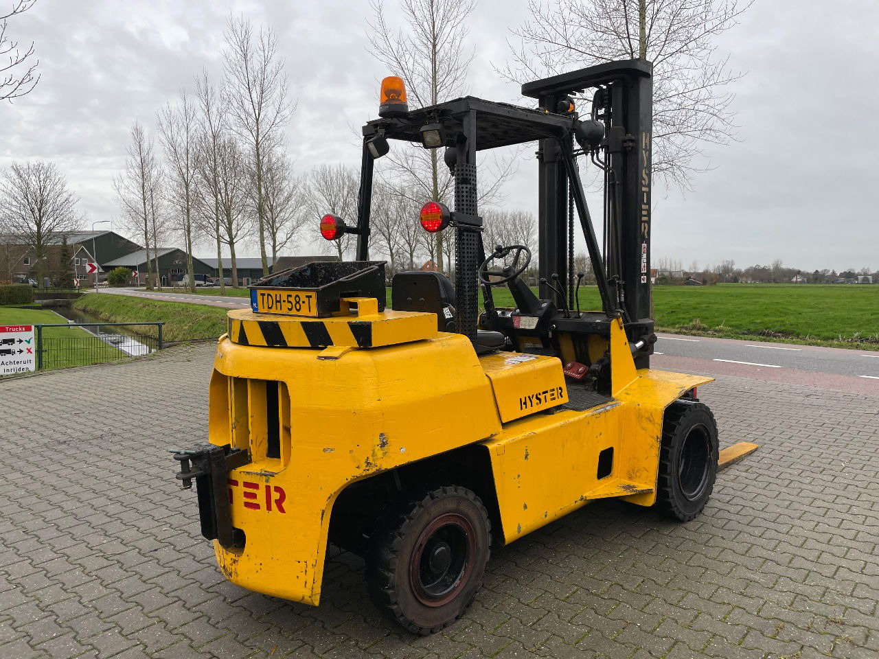 Hyster H 4.00 XLS/6 4 tons diesel heftruck perkins diesel - Motostivuitor: Foto 3 Hyster H 4.00 XLS/6 4 tons diesel heftruck perkins diesel - Motostivuitor: Foto 3