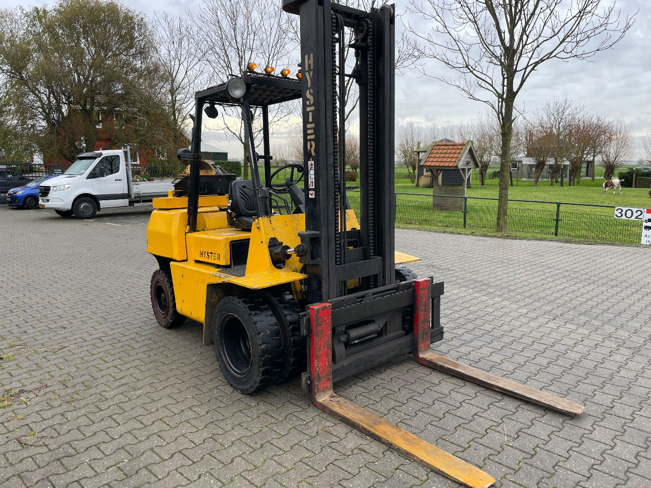 Hyster H 4.00 XLS/6 4 tons diesel heftruck perkins diesel - Motostivuitor: Foto 4 Hyster H 4.00 XLS/6 4 tons diesel heftruck perkins diesel - Motostivuitor: Foto 4