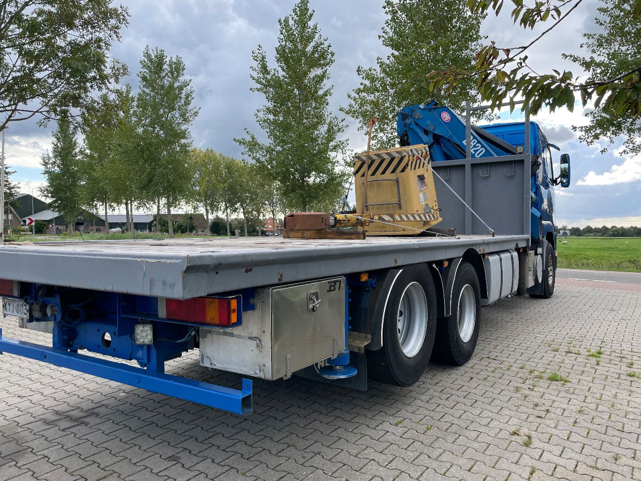 Volvo FH 16 FH16 420 with HMF 2820 crane with jib and front stamps Very Good Condition - Camion cu macara: Foto 5 Volvo FH 16 FH16 420 with HMF 2820 crane with jib and front stamps Very Good Condition - Camion cu macara: Foto 5