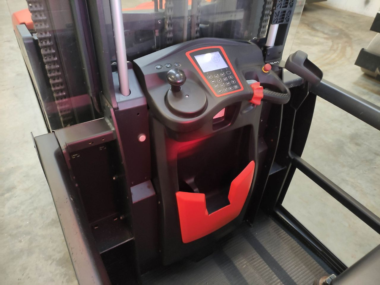 Linde V Modular - Stivuitorul selector: Foto 5 Linde V Modular - Stivuitorul selector: Foto 5