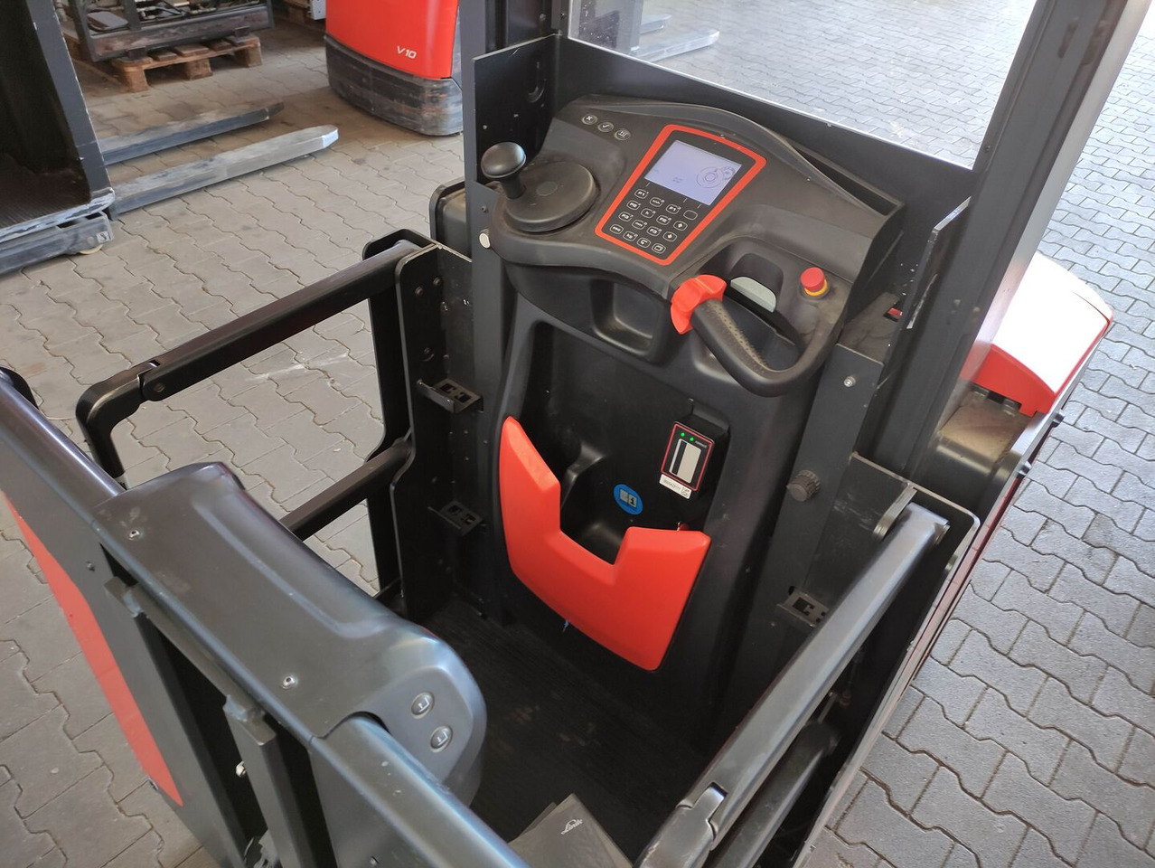 Linde V10-02 - Stivuitorul selector: Foto 5 Linde V10-02 - Stivuitorul selector: Foto 5
