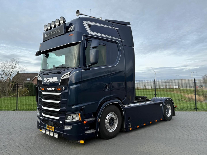 Scania S520 VOLLUCHT, RETARDER, LEATHER, ALCOA, 9 TONS VOORAS, TACHO 2. - Cap tractor: Foto 3 Scania S520 VOLLUCHT, RETARDER, LEATHER, ALCOA, 9 TONS VOORAS, TACHO 2. - Cap tractor: Foto 3