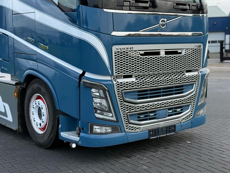 Volvo FH16.650 VOLLUCHT, HYDRAULIEK, SHOW INTERIEUR, DYNAMIC STEERING. - Cap tractor: Foto 2 Volvo FH16.650 VOLLUCHT, HYDRAULIEK, SHOW INTERIEUR, DYNAMIC STEERING. - Cap tractor: Foto 2