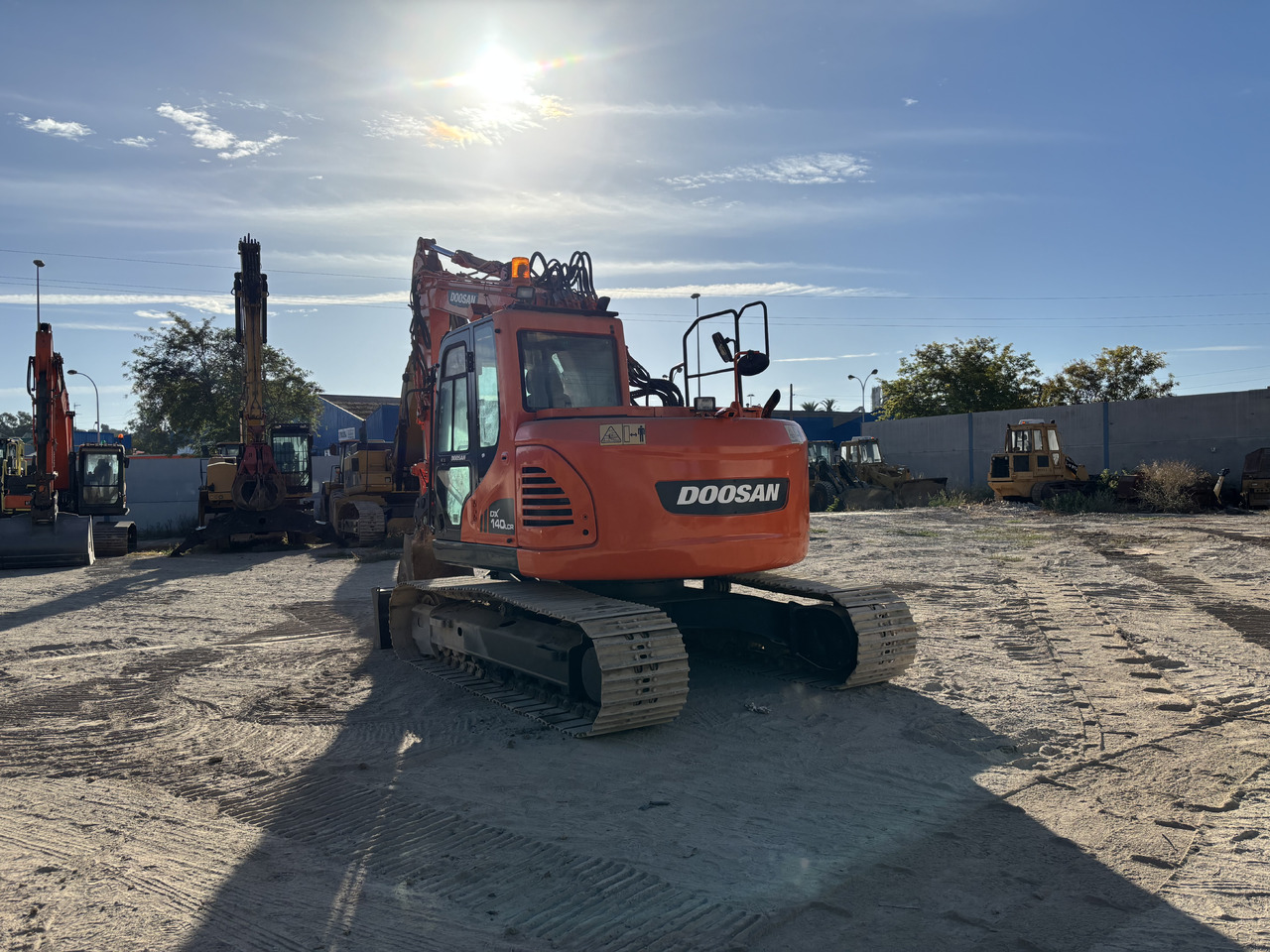 DOOSAN DX140-3 - Excavator pe şenile: Foto 3 DOOSAN DX140-3 - Excavator pe şenile: Foto 3