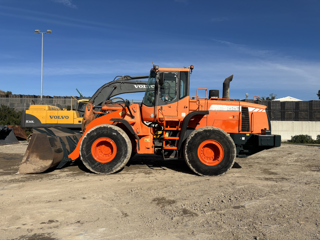 Doosan DL300 - Încărcător frontal pe pneuri: Foto 2 Doosan DL300 - Încărcător frontal pe pneuri: Foto 2