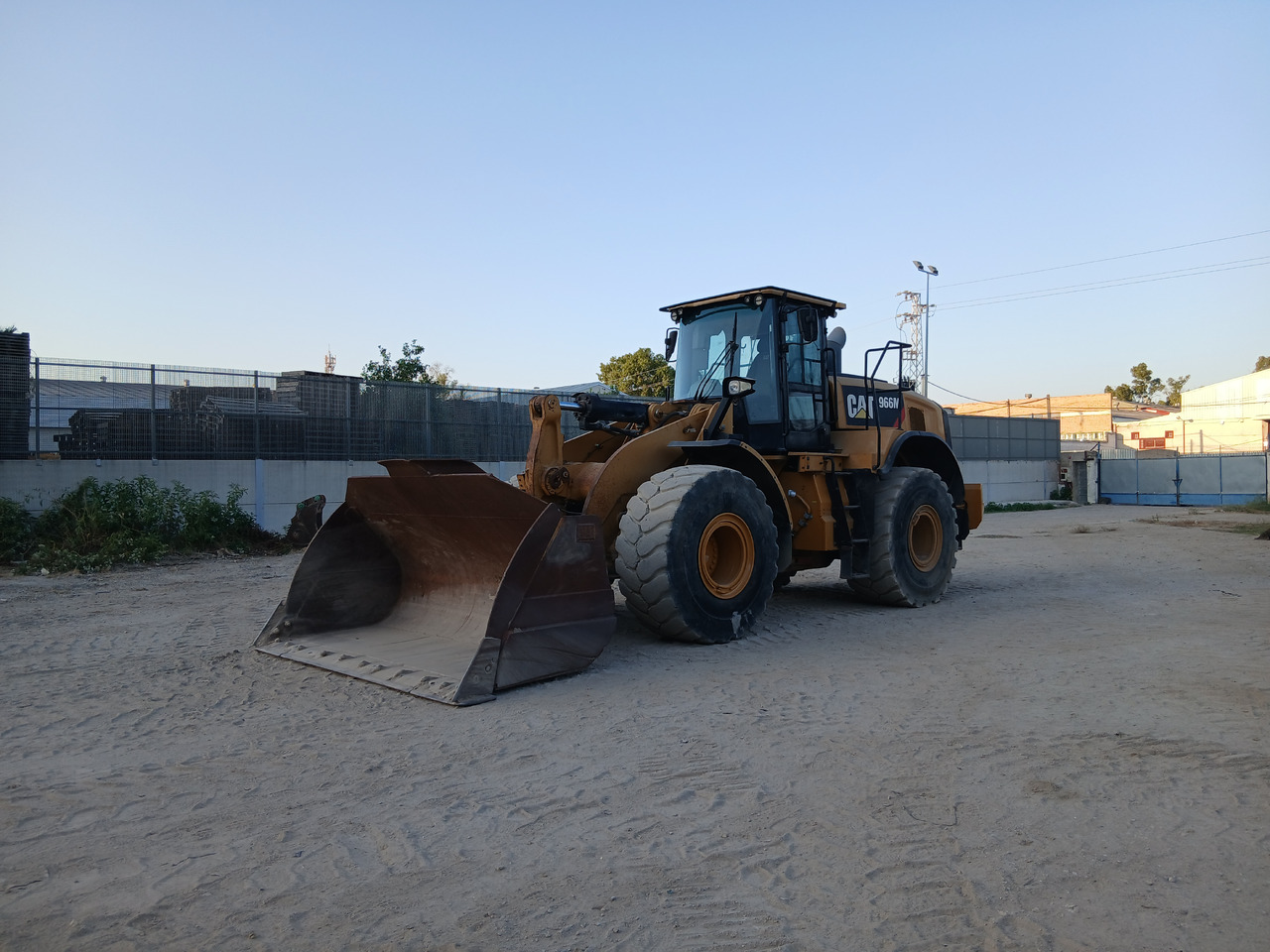 Caterpillar 966M - Utilaje constructii: Foto 1 Caterpillar 966M - Utilaje constructii: Foto 1