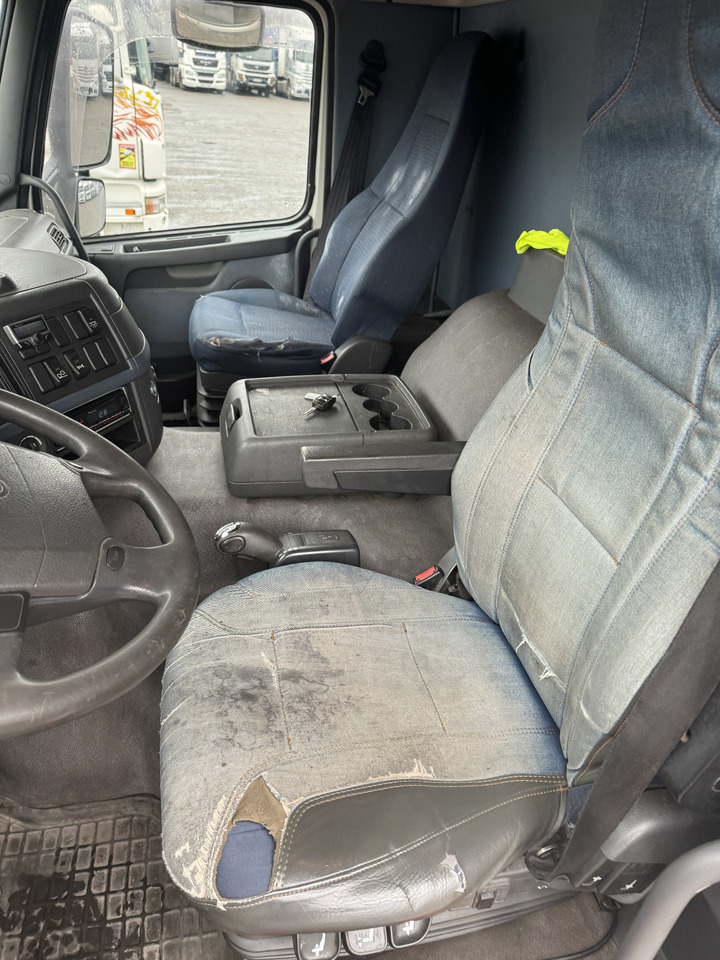 VOLVO FM 400 - Camion cu prelată: Foto 2 VOLVO FM 400 - Camion cu prelată: Foto 2