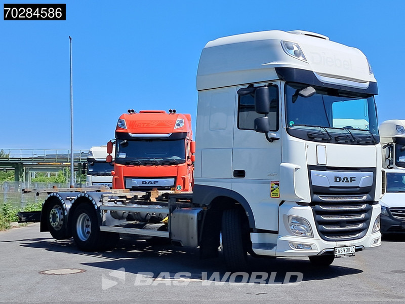 DAF XF 450 6X2 BDF SSC Retarder 2x Tanks Liftachse Standklima LED ACC Euro 6 - Camion transport containere/ Swap body: Foto 3 DAF XF 450 6X2 BDF SSC Retarder 2x Tanks Liftachse Standklima LED ACC Euro 6 - Camion transport containere/ Swap body: Foto 3