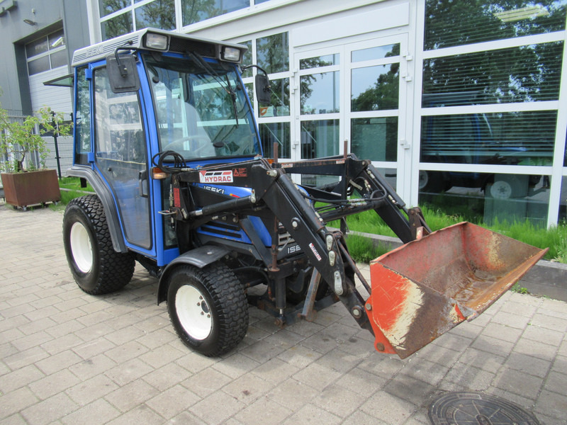 Iseki TF321H 4x4 + Cabine + Voorlader + Fronthef - Tractor agricol: Foto 2 Iseki TF321H 4x4 + Cabine + Voorlader + Fronthef - Tractor agricol: Foto 2