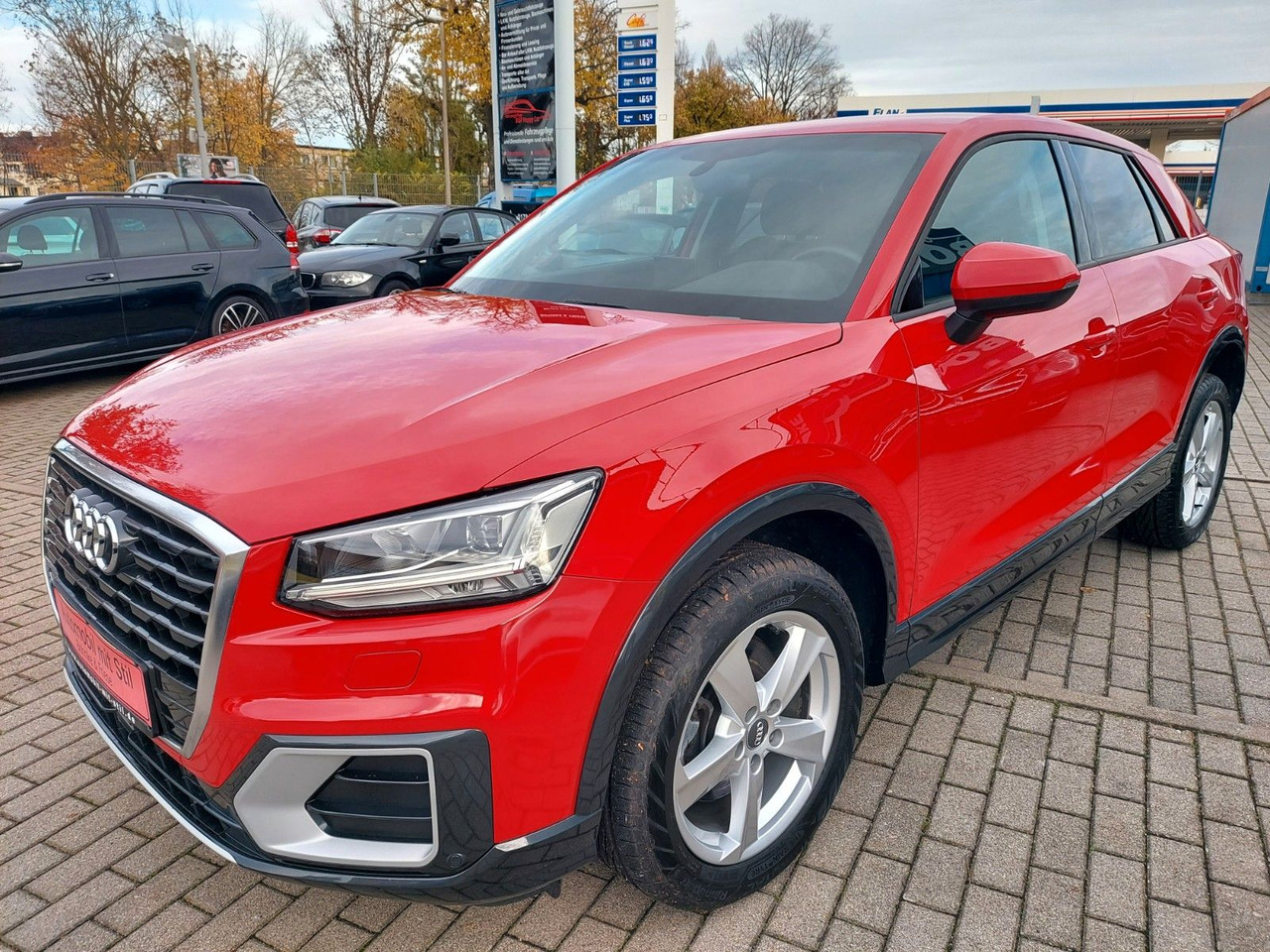 Audi Q2 40 TFSI quattro sport LED Leder Kamera AHK - SUV: Foto 5 Audi Q2 40 TFSI quattro sport LED Leder Kamera AHK - SUV: Foto 5