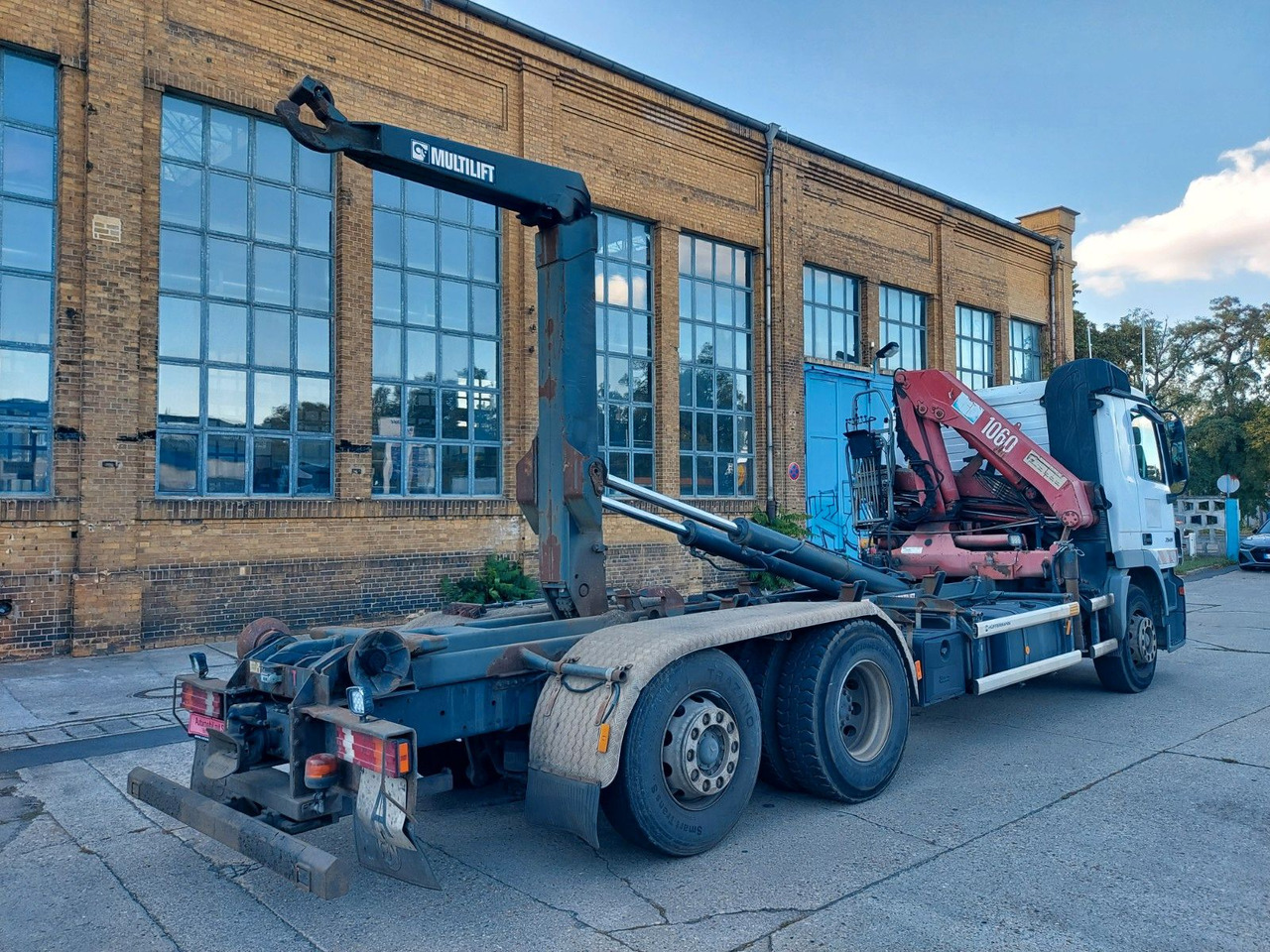 Mercedes-Benz Actros 6-Zyl. 2541 HMF KRAN ABROLLKIPPER - Camion cu cârlig, Camion cu macara: Foto 2 Mercedes-Benz Actros 6-Zyl. 2541 HMF KRAN ABROLLKIPPER - Camion cu cârlig, Camion cu macara: Foto 2