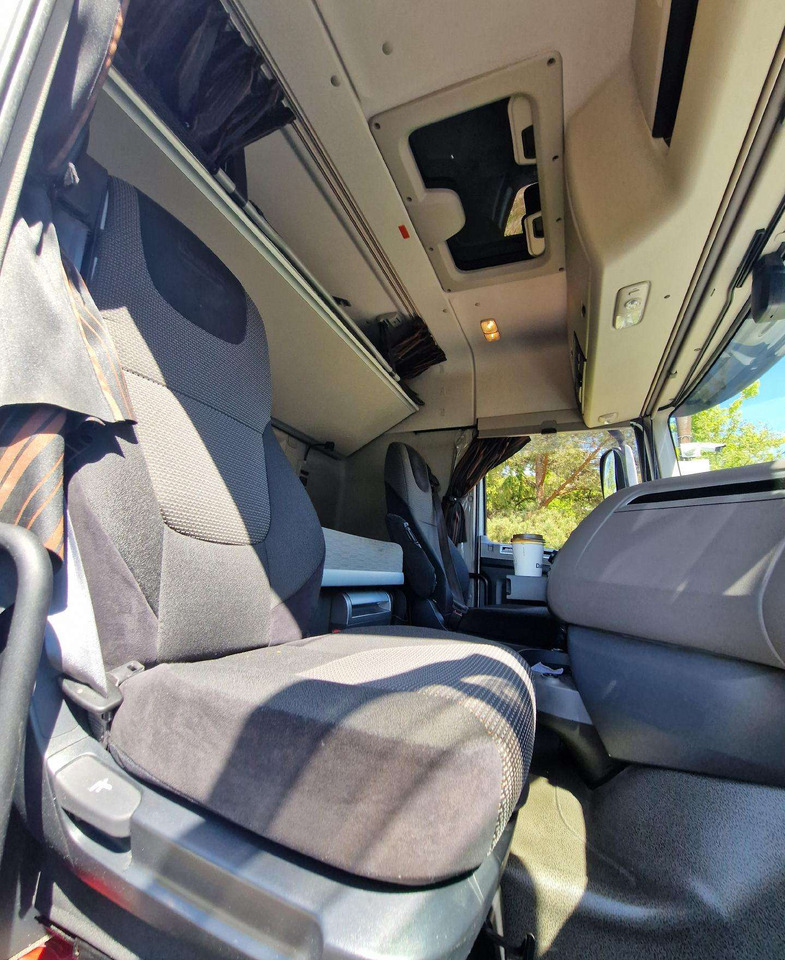 Camion cu prelată DAF XF 530 FT: Foto 16