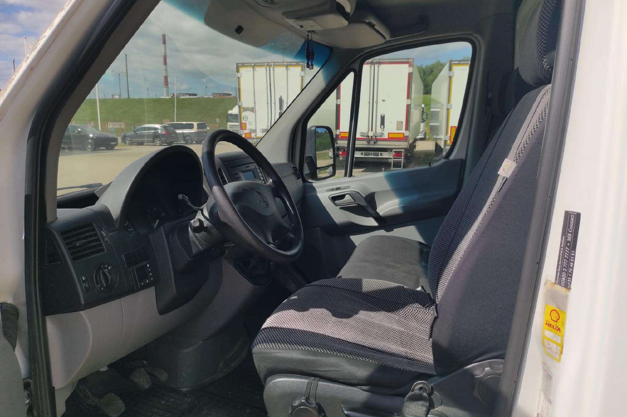 Mercedes-Benz Sprinter - Dubă: Foto 5 Mercedes-Benz Sprinter - Dubă: Foto 5