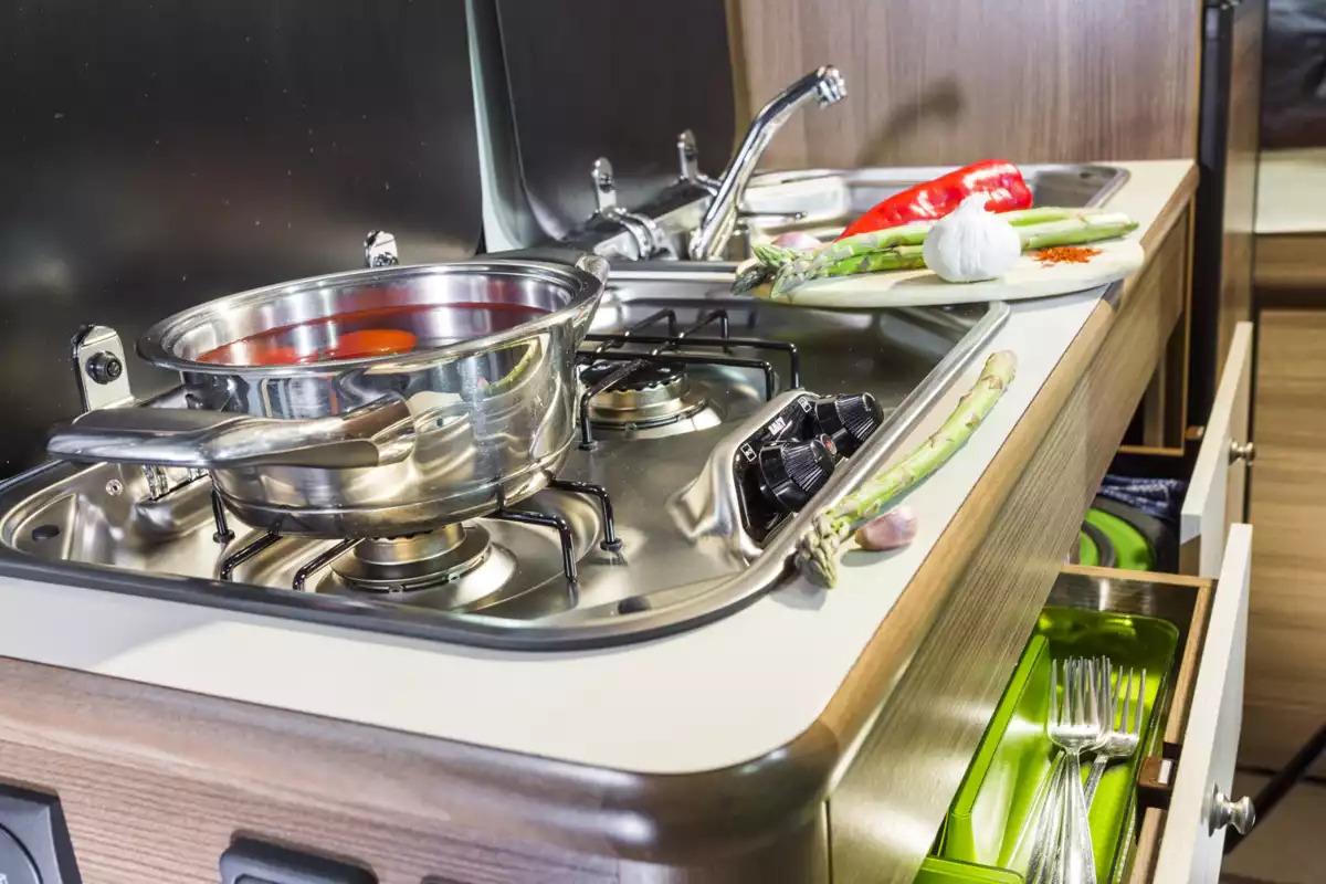 Bravia Mobil Swan 636 PEUGEOT BOXER, EURO 6.4 - Camper van: Foto 3 Bravia Mobil Swan 636 PEUGEOT BOXER, EURO 6.4 - Camper van: Foto 3