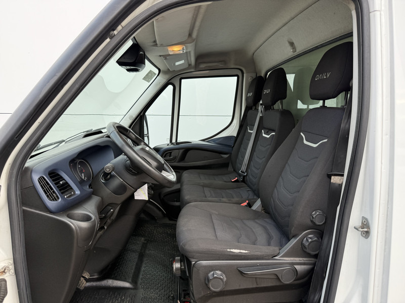 Iveco Daily 35S18 3.0 Laadklep Automaat LED Climate Control Adaptieve Cruise Control Standkachel Camera Navigatie - Autoutilitară box: Foto 5 Iveco Daily 35S18 3.0 Laadklep Automaat LED Climate Control Adaptieve Cruise Control Standkachel Camera Navigatie - Autoutilitară box: Foto 5