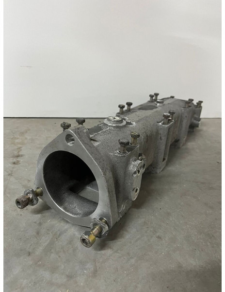 Liebherr A974 / P974 / R942 / R944 / R954 / R964 / R974 / R974B - A 974 / P 974 / R 942 / R 944 / R 954 / R 964 / R 974 / R 974B - Conductă admisie: Foto 5 Liebherr A974 / P974 / R942 / R944 / R954 / R964 / R974 / R974B - A 974 / P 974 / R 942 / R 944 / R 954 / R 964 / R 974 / R 974B - Conductă admisie: Foto 5