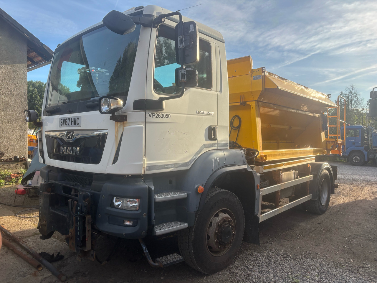 MAN TGM 18.290 4x4BB SPREADER/GRITTER/Plough - Utilaj deszăpezire: Foto 3 MAN TGM 18.290 4x4BB SPREADER/GRITTER/Plough - Utilaj deszăpezire: Foto 3