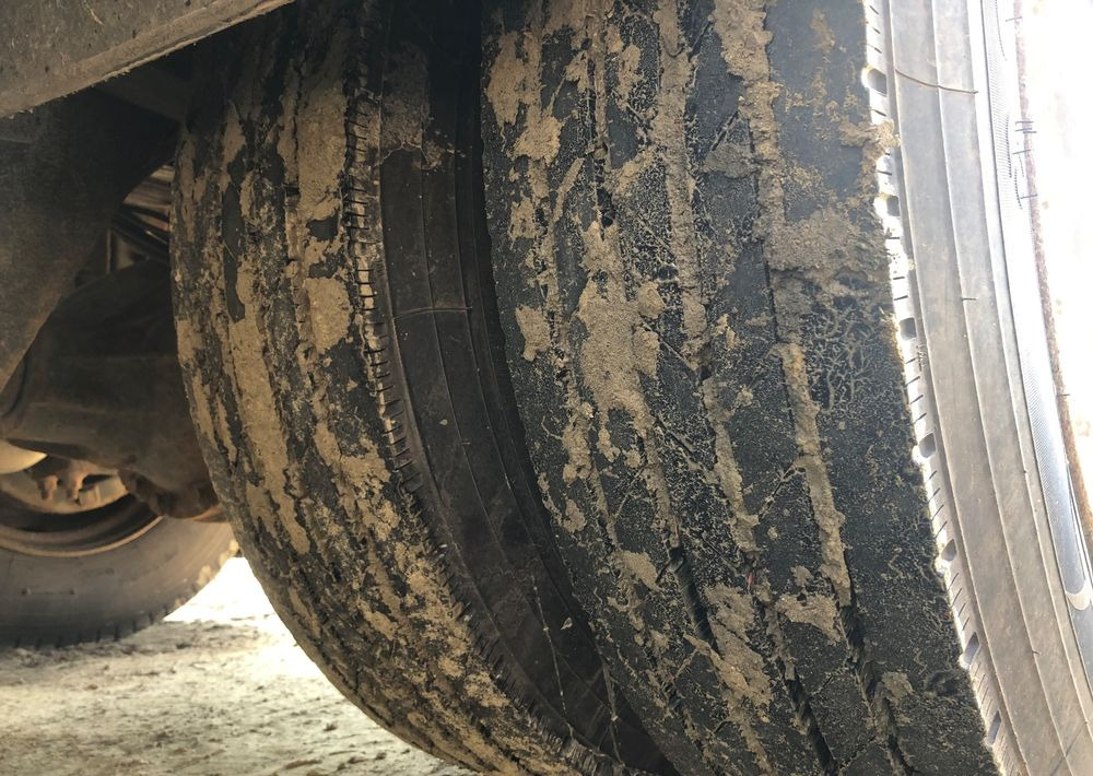 Mercedes-Benz Atego 1324 4x4 wywrotka piaskarka solarka - Camion basculantă: Foto 3 Mercedes-Benz Atego 1324 4x4 wywrotka piaskarka solarka - Camion basculantă: Foto 3