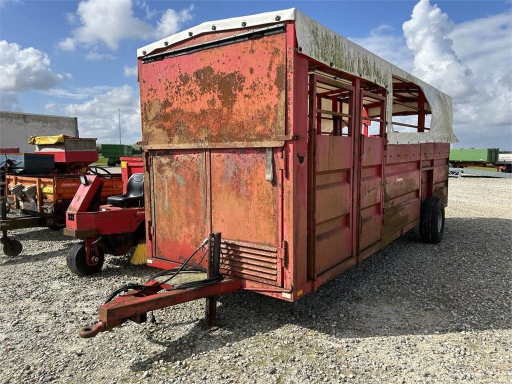 6 MTR - Remorcă transport animale: Foto 1 6 MTR - Remorcă transport animale: Foto 1