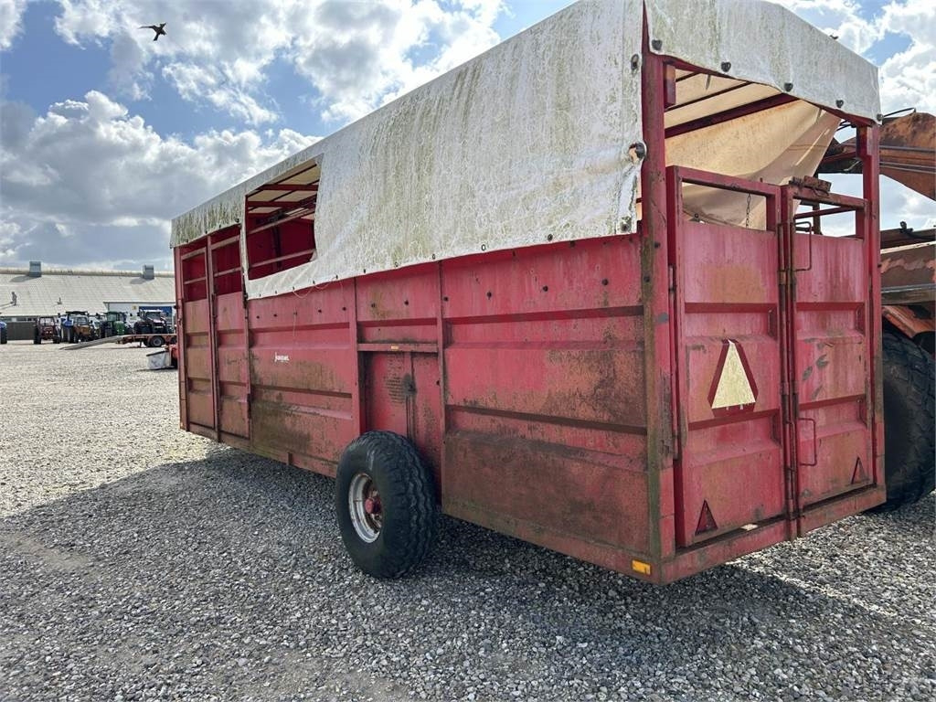 6 MTR - Remorcă transport animale: Foto 3 6 MTR - Remorcă transport animale: Foto 3