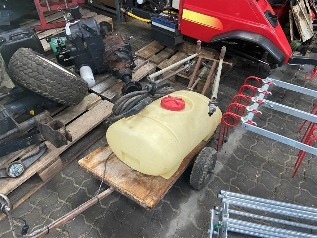 Maşină de erbicidat Hardi T: Foto 1