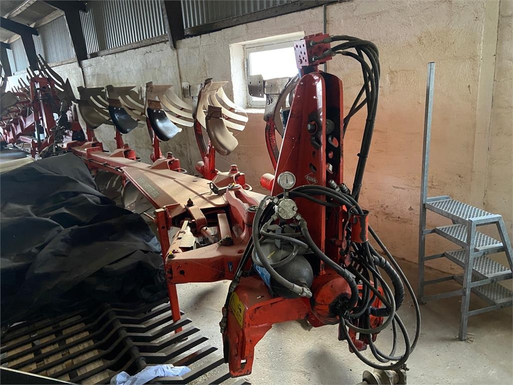 Kuhn VARI-MASTER 153 4+1 - Plug: Foto 1 Kuhn VARI-MASTER 153 4+1 - Plug: Foto 1