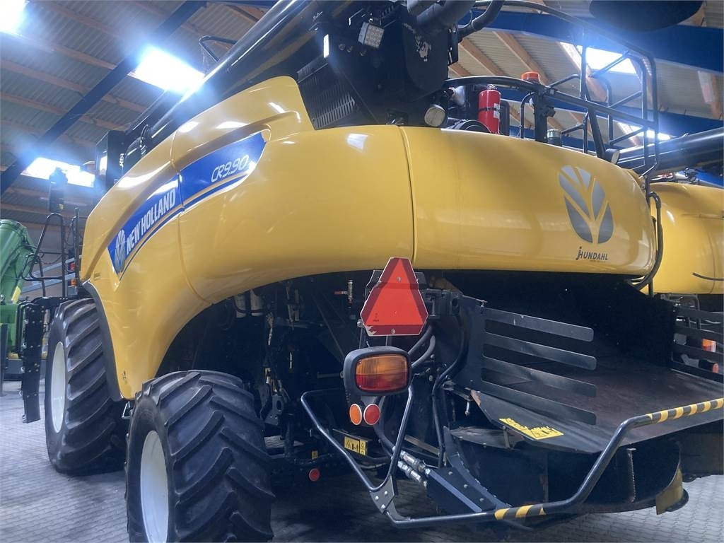 New Holland CR.9.90 SLH - Combină de recoltat cereale: Foto 4 New Holland CR.9.90 SLH - Combină de recoltat cereale: Foto 4