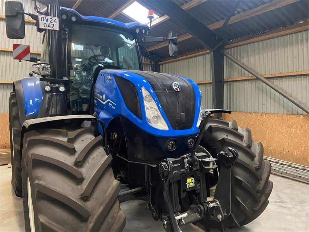New Holland T7.300 AC NEWG - Tractor agricol: Foto 1 New Holland T7.300 AC NEWG - Tractor agricol: Foto 1