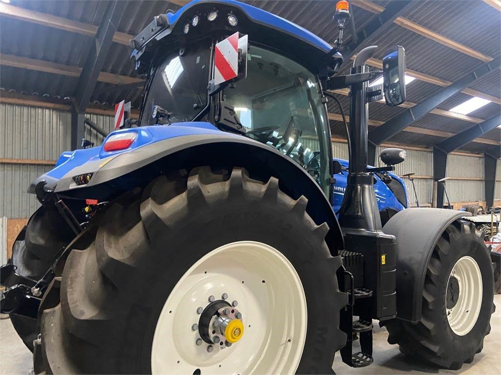 New Holland T7.300 AC NEWG - Tractor agricol: Foto 2 New Holland T7.300 AC NEWG - Tractor agricol: Foto 2