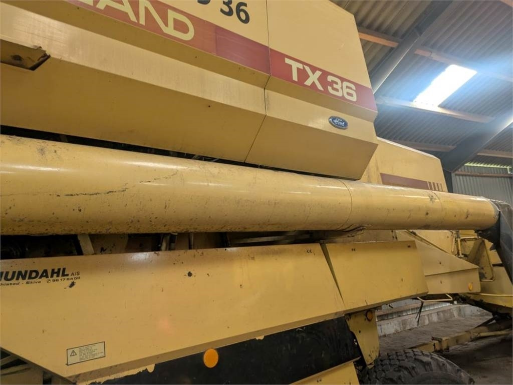 New Holland TX36 SLH - Combină de recoltat cereale: Foto 3 New Holland TX36 SLH - Combină de recoltat cereale: Foto 3