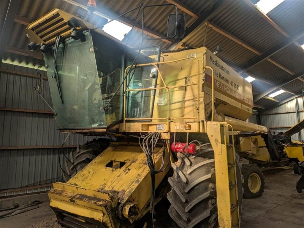 New Holland TX36 SLH - Combină de recoltat cereale: Foto 1 New Holland TX36 SLH - Combină de recoltat cereale: Foto 1