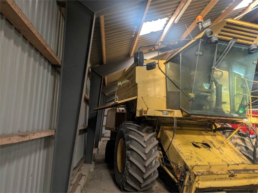 New Holland TX36 SLH - Combină de recoltat cereale: Foto 2 New Holland TX36 SLH - Combină de recoltat cereale: Foto 2