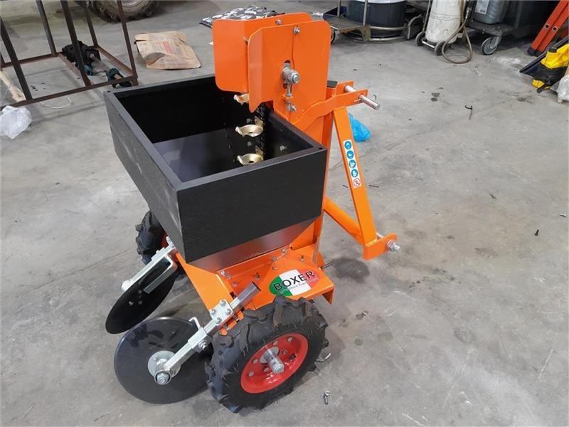 - - - Boxer AGRI - Maşină de plantat cartofi: Foto 3 - - - Boxer AGRI - Maşină de plantat cartofi: Foto 3