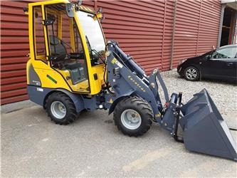 Eurotrac W11 med lang arm, førerhus, skovl og gafler - Încărcător articulat: Foto 1 Eurotrac W11 med lang arm, førerhus, skovl og gafler - Încărcător articulat: Foto 1