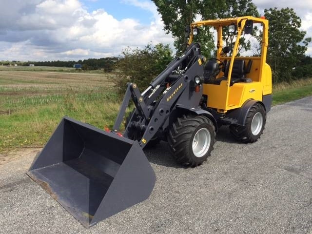 Eurotrac W12 - Încărcător articulat: Foto 2 Eurotrac W12 - Încărcător articulat: Foto 2