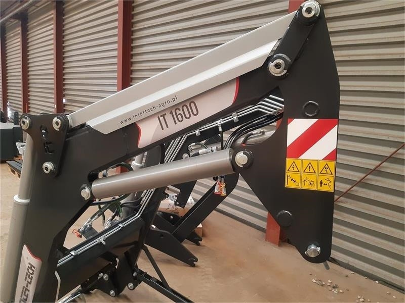 Inter-Tech 1600 - Încarcator frontal pentru tractor: Foto 3 Inter-Tech 1600 - Încarcator frontal pentru tractor: Foto 3